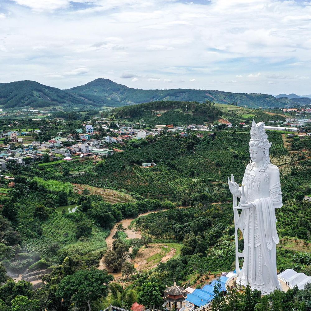 Chùa Linh Ẩn Lâm Đồng – Checkin đại tượng Phật Bồ Tát cao 71 mét