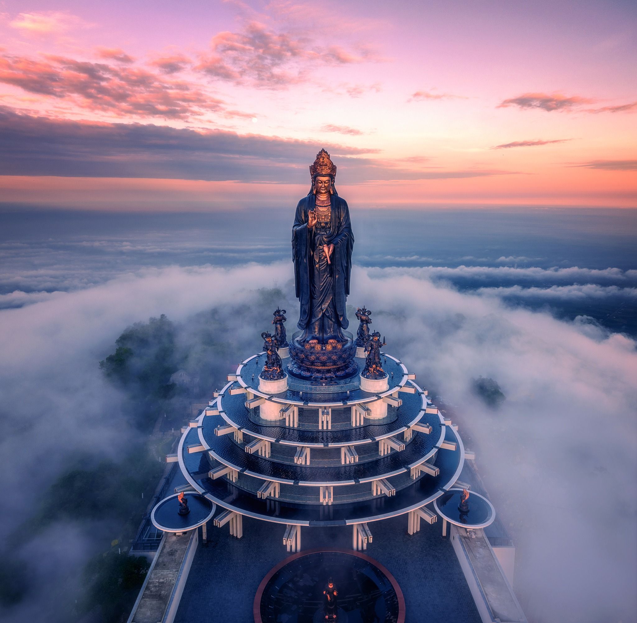 Ghé núi bà đen Tây Ninh chiêm ngưỡng Phật Bà và check-in cột kính bát nhã